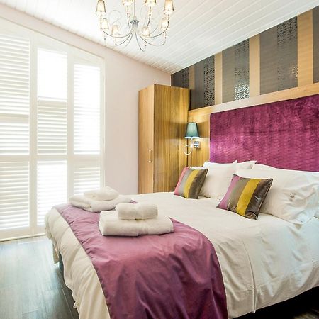 The Sherwood Hideaway Lodges Bothamsall 외부 사진